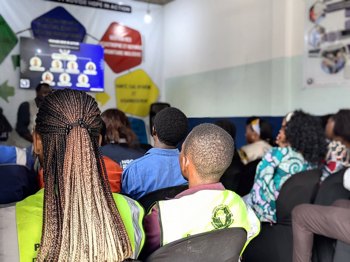 provide_hope's tweet photo. A l'occasion de la clôture du mois dédié à la femme, des brevets de conduite automobile ont été remis aux apprenantes de @provide_hope , symbole de réussite partagée et d’égalité sur la route. #MoisDeLaFemme #BrevetDeConduite #Égalité #Réussite https://t.co/TVLRhkNExf