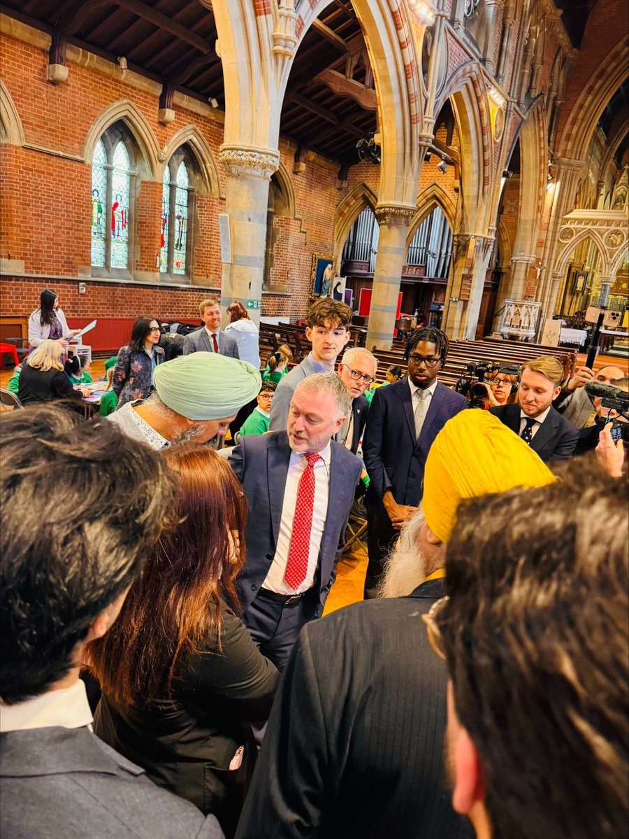 TanDhesi's tweet image. Grateful that Cabinet Minister @SteveReedMP personally came to #Slough to announce £20 million being granted by this #Labour government into our constituency.

Slough has much to be proud of, but this extra #funding will help restore pride in our overlooked areas and communities.