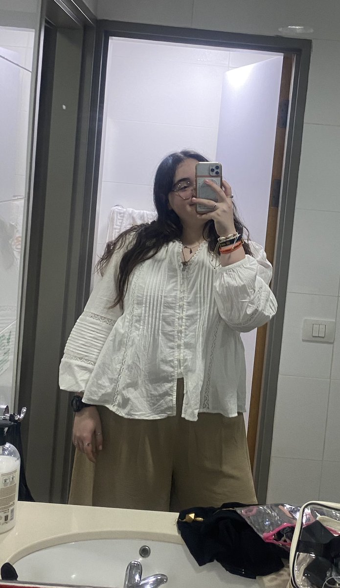 נגהּ (עם מפיק בה) tweet media