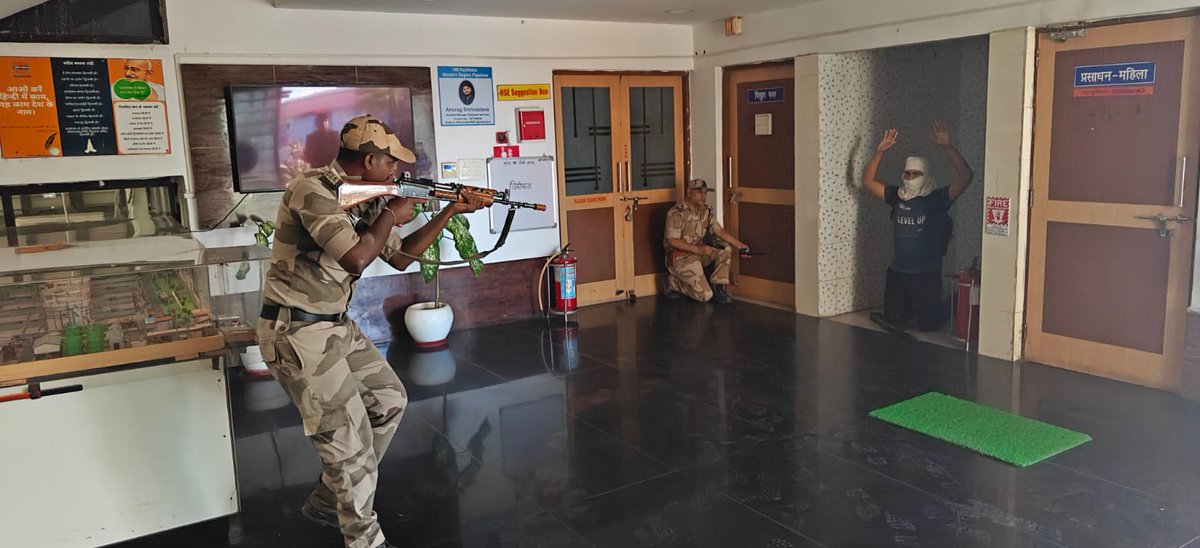 CISFWest's tweet image. CISF Unit IOCL Mundra conducted a mock drill simulating forceful intrusion through the main gate involving explosives/IEDs, reinforcing alertness, coordination, and rapid response capabilities.
#SecurityDrill #Preparedness @CISFHQrs