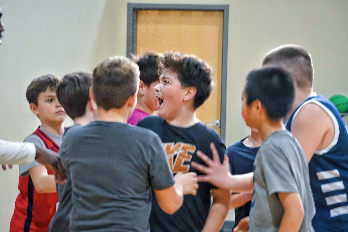 play_neelite's tweet photo. Coach Thomas doing a fantastic job leading our 5th graders. A major focus on player development over the first few weeks. Coach Thomas is yet another @NEEliteAlumni to return and coach for our program! https://t.co/niDiG44VgD