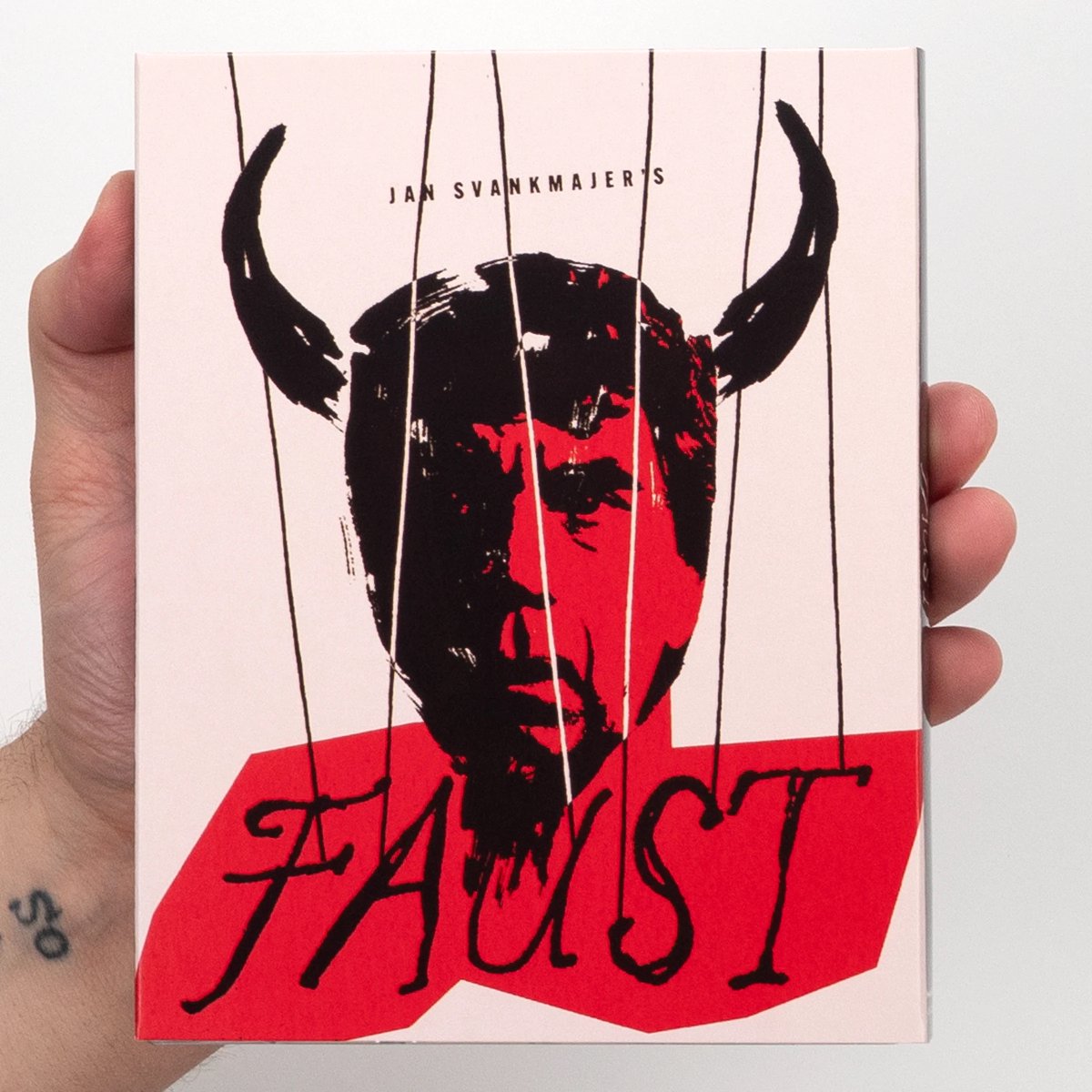disc_connected's tweet image. ***ANNOUNCEMENT***

Now available to preorder on the @VinegarSyndrome website on Blu-ray and shipping later this month in the US from @ocndistro #PartnerLabel @KimStimFilms: #Faust (1994)!

Jan Svankmajer’s Faust is a rendering of the infamous Dr. Faustus fable of temptation and