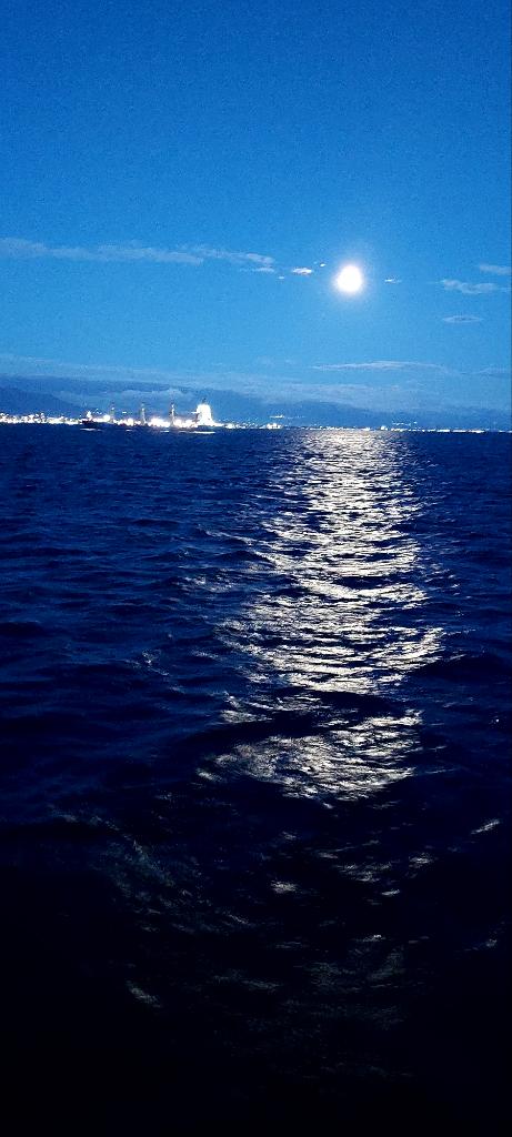 SakisDallak's tweet photo. Κάναμε και στάση για να δούμε την πανσέληνο. https://t.co/mPCK9Pxoj4