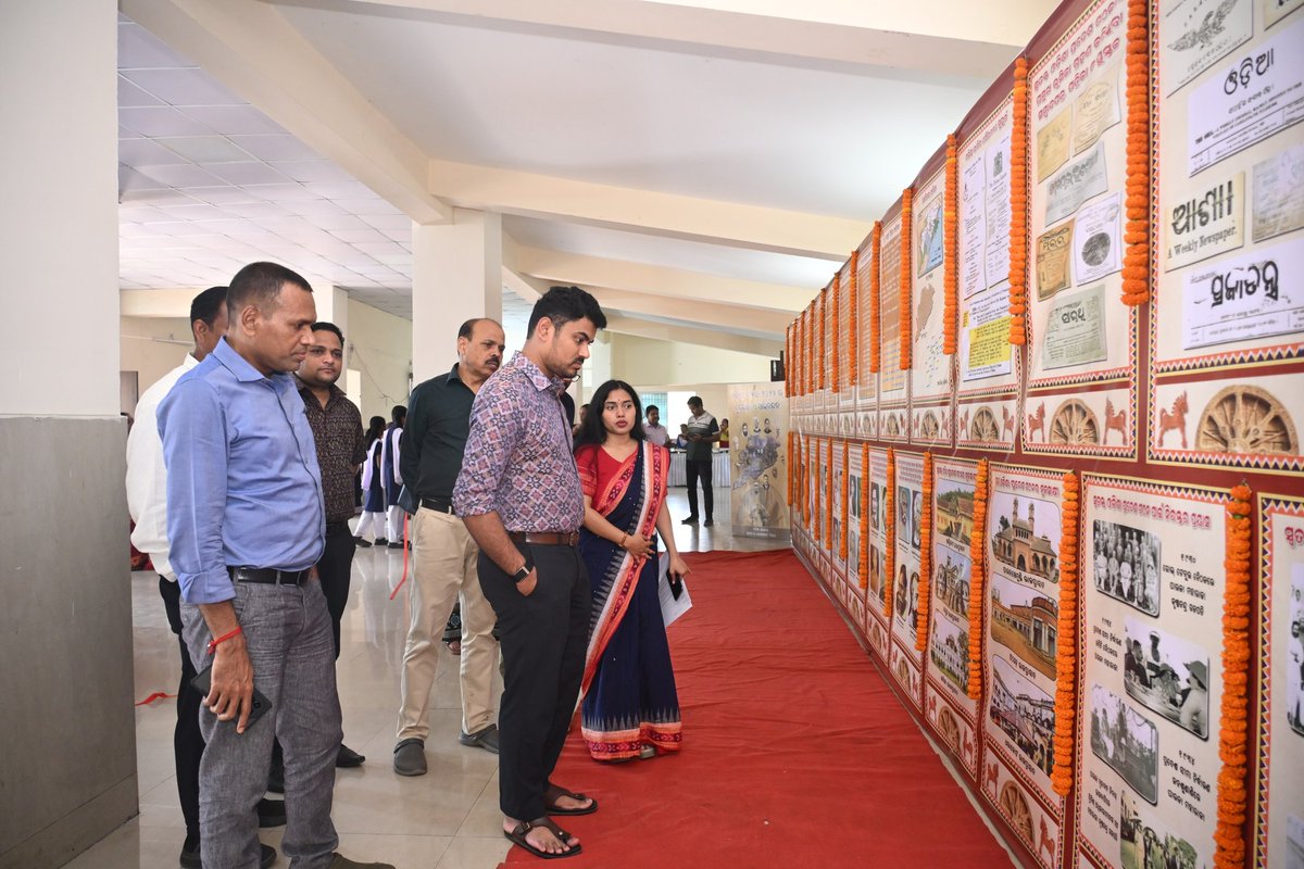 dm_jharsuguda's tweet photo. ୯୧ତମ ଓଡ଼ିଶା ଦିବସ ତଥା ରାଜ୍ୟ ପ୍ରତିଷ୍ଠା ଦିବସ ଉପଲକ୍ଷେ ଜିଲ୍ଲାପାଳ ଶ୍ରୀ କୁଣାଲ ମୋତିରାମ ଚହ୍ବାଣ, ଓଡ଼ିଶାର ଗୌରବମୟ ଇତିହାସ ଏବଂ ବରପୁତ୍ରମାନଙ୍କ ଅବଦାନକୁ ନେଇ ଏକ ସ୍ୱତନ୍ତ୍ର ଫଟୋ ପ୍ରଦର୍ଶନୀକୁ ଉଦଘାଟନ କରିଥିଲେ। ଏହି ଅବସରରେ ଆରକ୍ଷୀ ଅଧିକ୍ଷକ ଓ ଜିଲ୍ଲାସ୍ତରୀୟ ପଦାଧିକାରୀମାନେ ଉପସ୍ଥିତ ରହିଥିଲେ।

#ଓଡ଼ିଶାଦିବସ୨୦୨୬ https://t.co/ykMqKrdXig