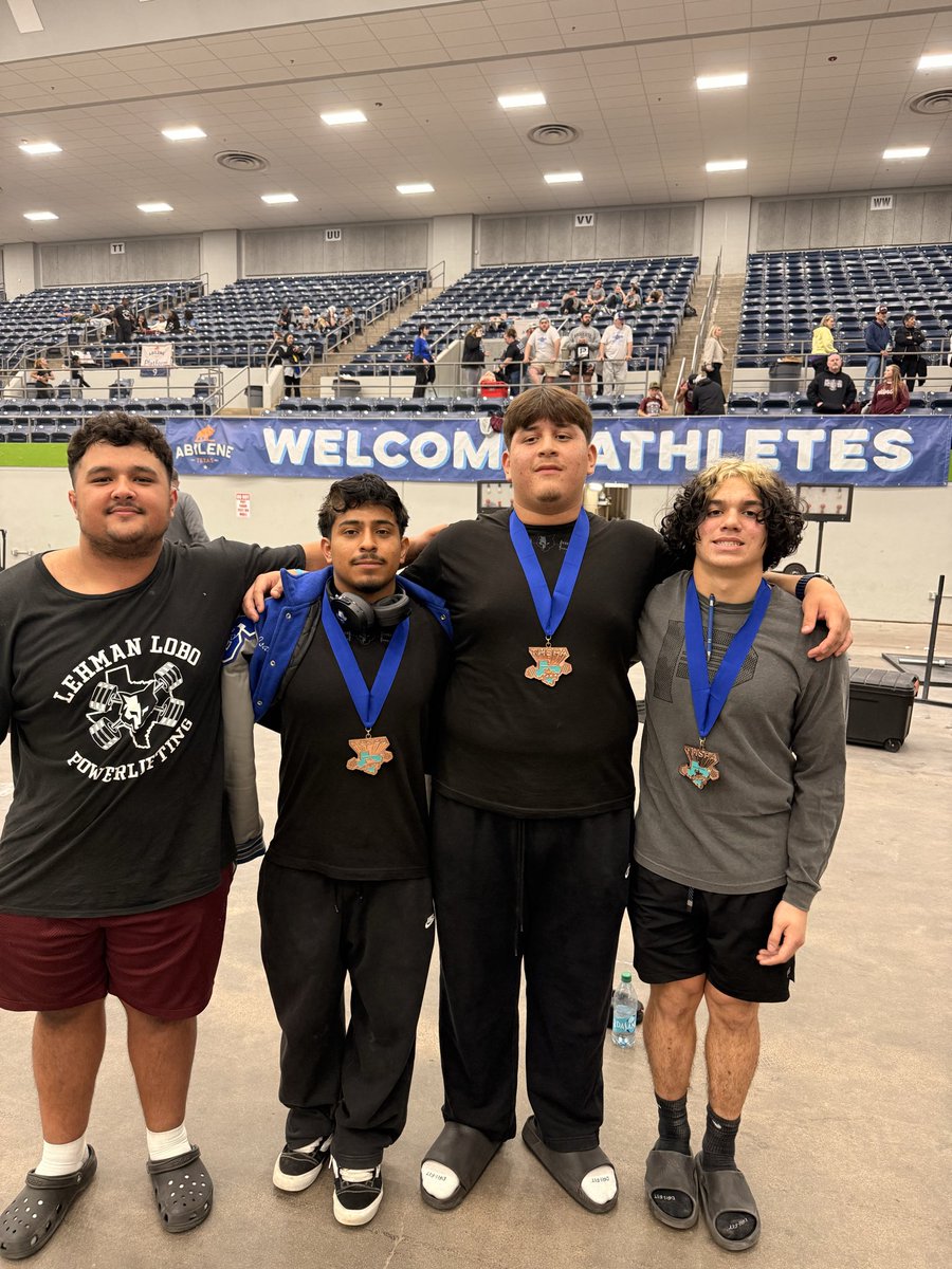 Lobo Powerlifting tweet media