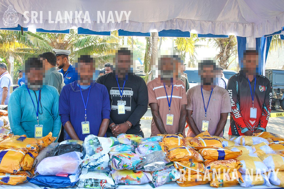 srilanka_navy's tweet image. 𝗔𝗴𝗮𝗶𝗻𝘀𝘁 𝗻𝗮𝗿𝗰𝗼𝘁𝗶𝗰𝘀!
@srilanka_navy  seized a heroin haul exceeding 323kg during a maritime interdiction in southwestern seas.
#StopSmuggling @LkDefence 

Read more: shorturl.at/gxnzp
