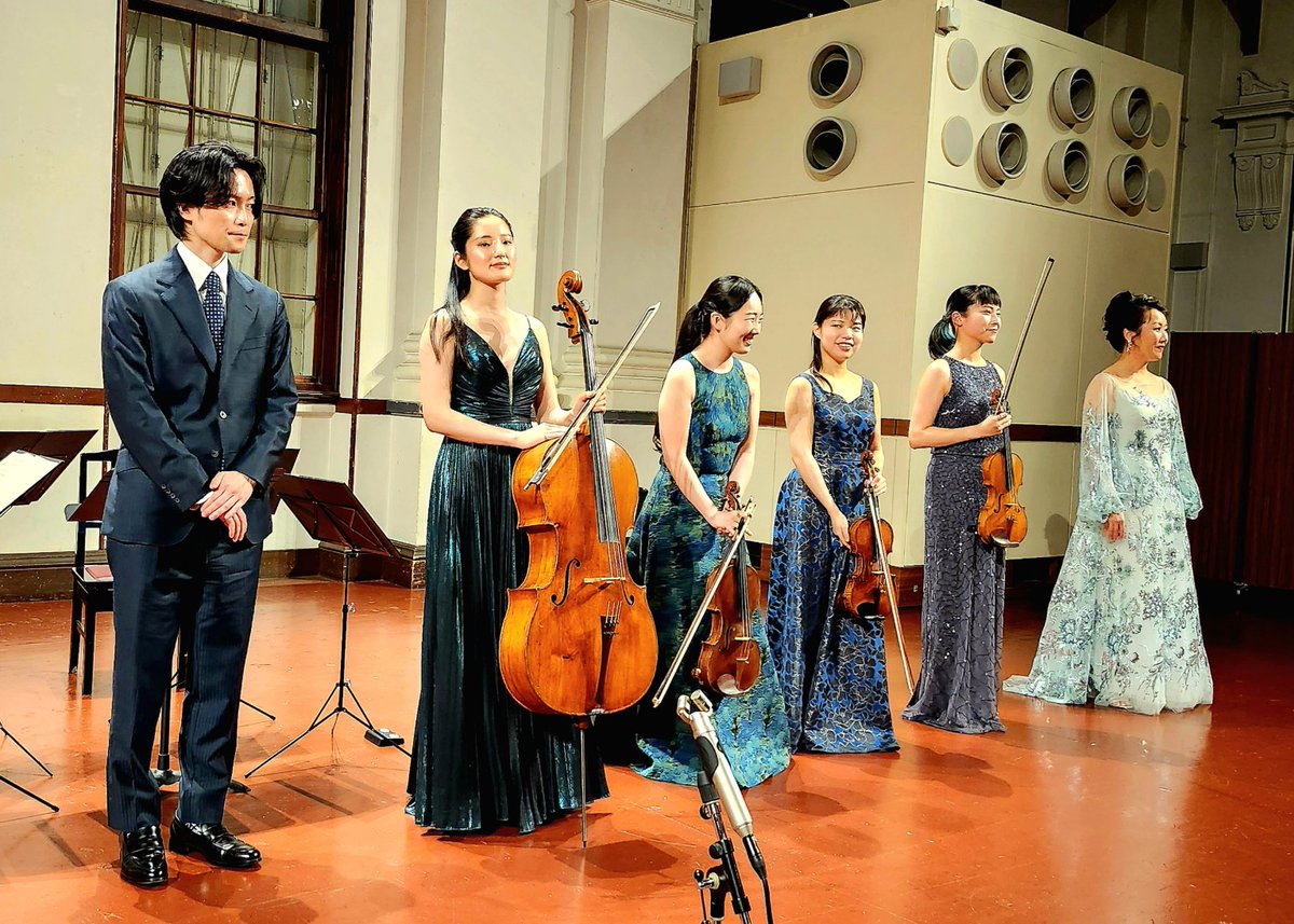 シェーンベルクSQ2番は，第3&amp;4楽章にソプラノ独唱。
第4楽章は無調，シェーンベルクが無限の宇宙へと飛び出す瞬間を映し出すような熱演🚀

弦楽四重奏の激しく多彩な演奏&amp;ソプラノ歌唱に，シェーンベルクの心境･表現は壁を突き破るしかなかったのだなあ…と感じました🔥最後はそっと終わるのも秀逸😇