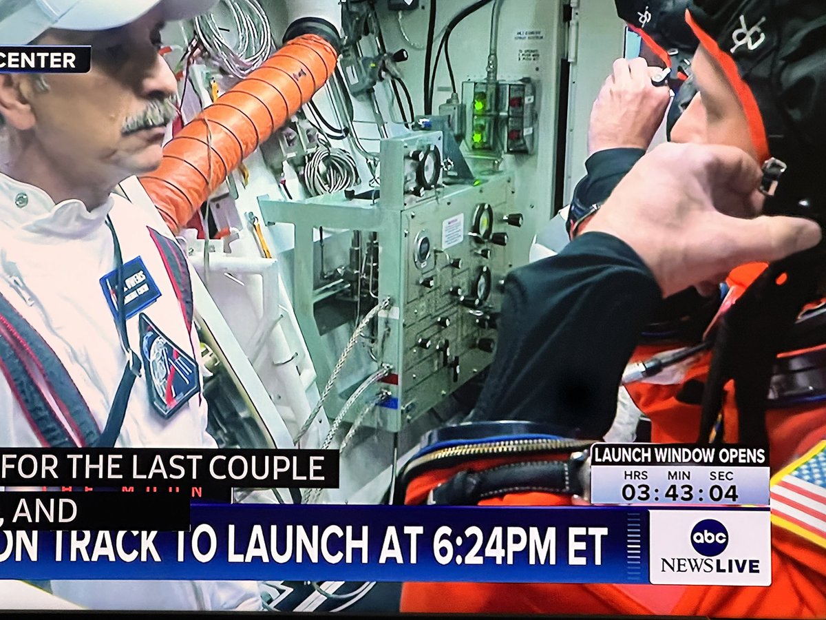 FernandoFiore's tweet image. Lea gustaría estar en este momento y prepararse para ser lanzados al espacio. Alguien soñó alguna  vez con ser astronauta ? #nasa #astronauts #moon #luna