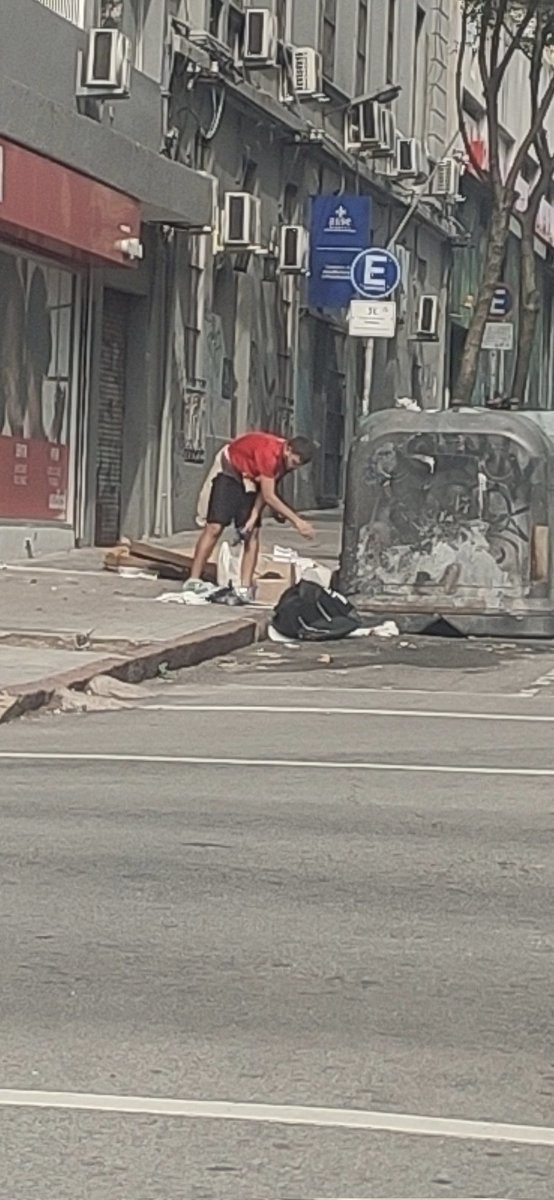 🌼🇺🇾 Reza por los Pepes. tweet media