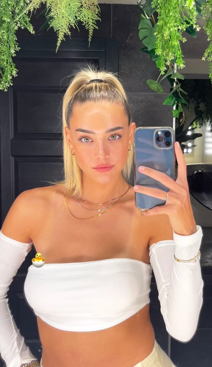 RadioRomaX's tweet image. 🇹🇷🔥 Aycan Yanac, la Turkish Honey qui fait exploser le foot féminin ! Belle à tomber + attaquante de feu ⚽💥 
Elle est tout simplement INARRÊTABLE ! Qui est TON crush numéro 1 du foot féminin ? 👀 Aycan en tête ou pas ? Tag un pote qui doit voir ça et RT si tu valides !