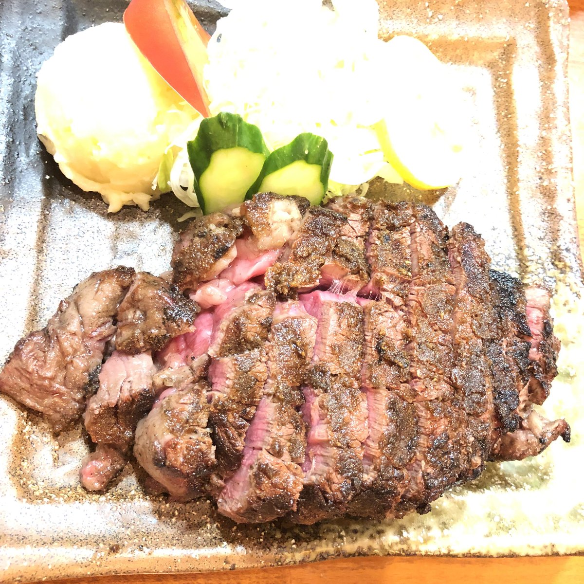 ぎょん tweet media