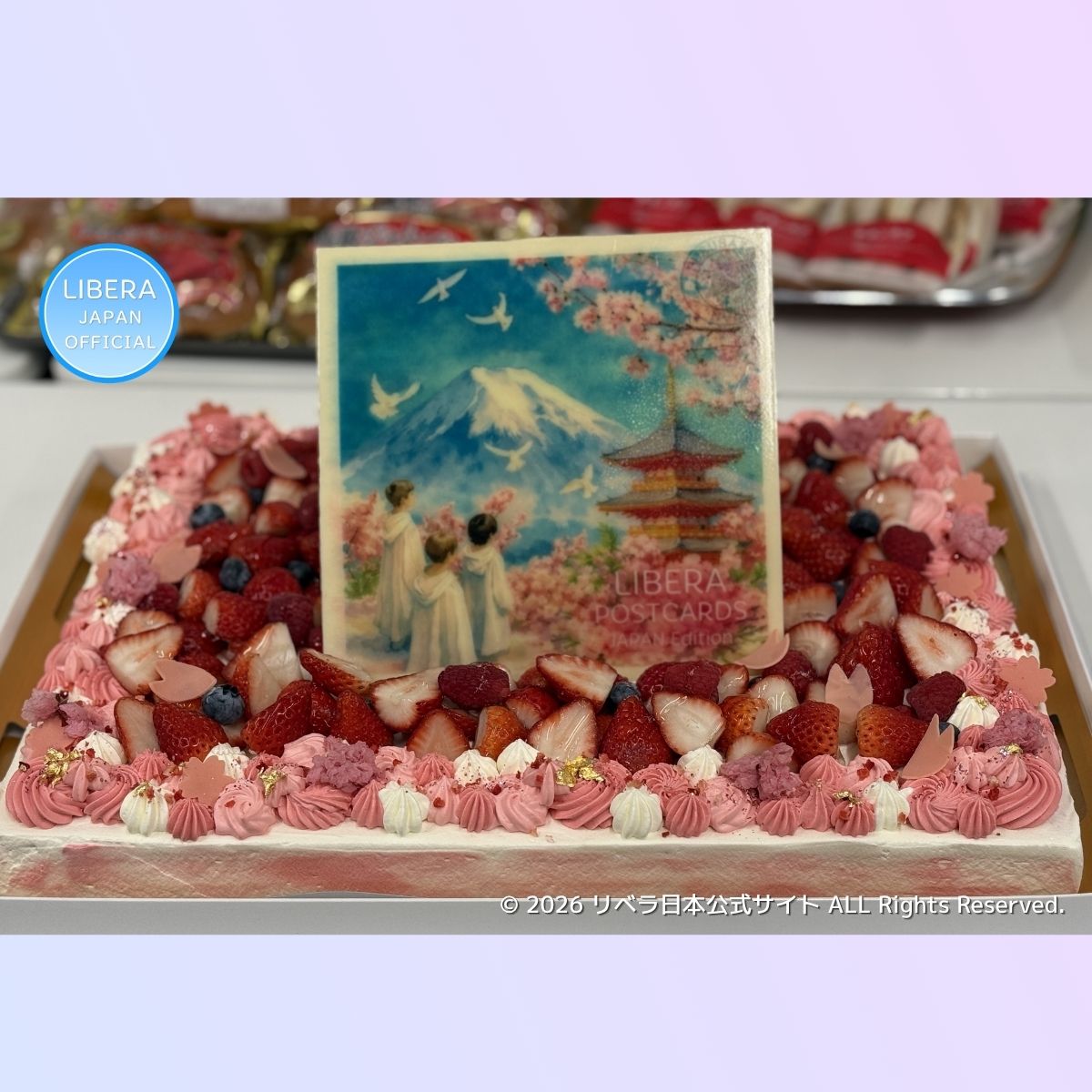 liberarecords's tweet image. 💖3/31 リベラ来日レポート💖

今回のツアーでは、元メンバーのコウジとダニエルが、スタッフと支えてくれています。
終演後は、オフィシャル冠スポンサーの
三井住友ファイナンス＆リース（SMFL）様より、
素敵なお祝いのケーキをいただきました！

#LIBERA #リベラ #リベラ来日