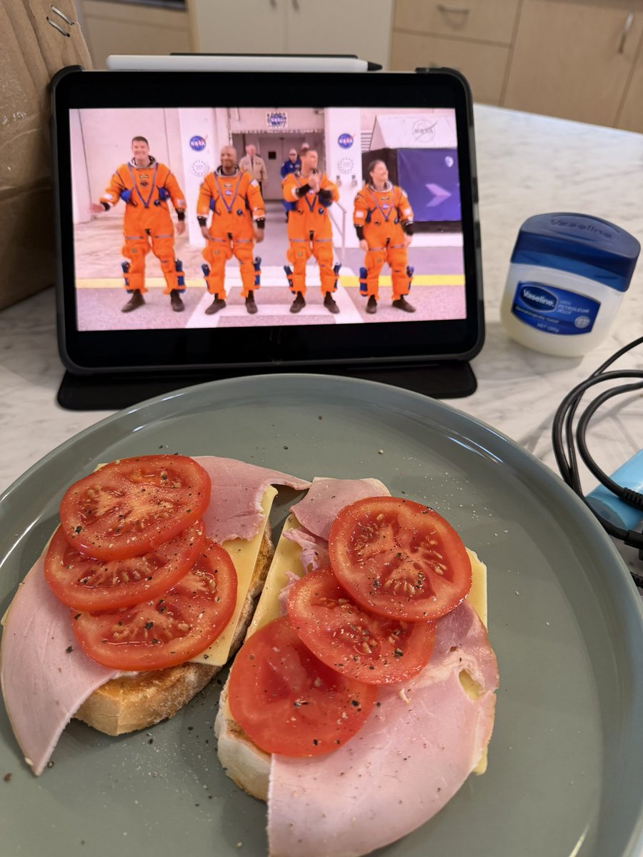 DustyPee's tweet image. #brunch #nottheannouncement