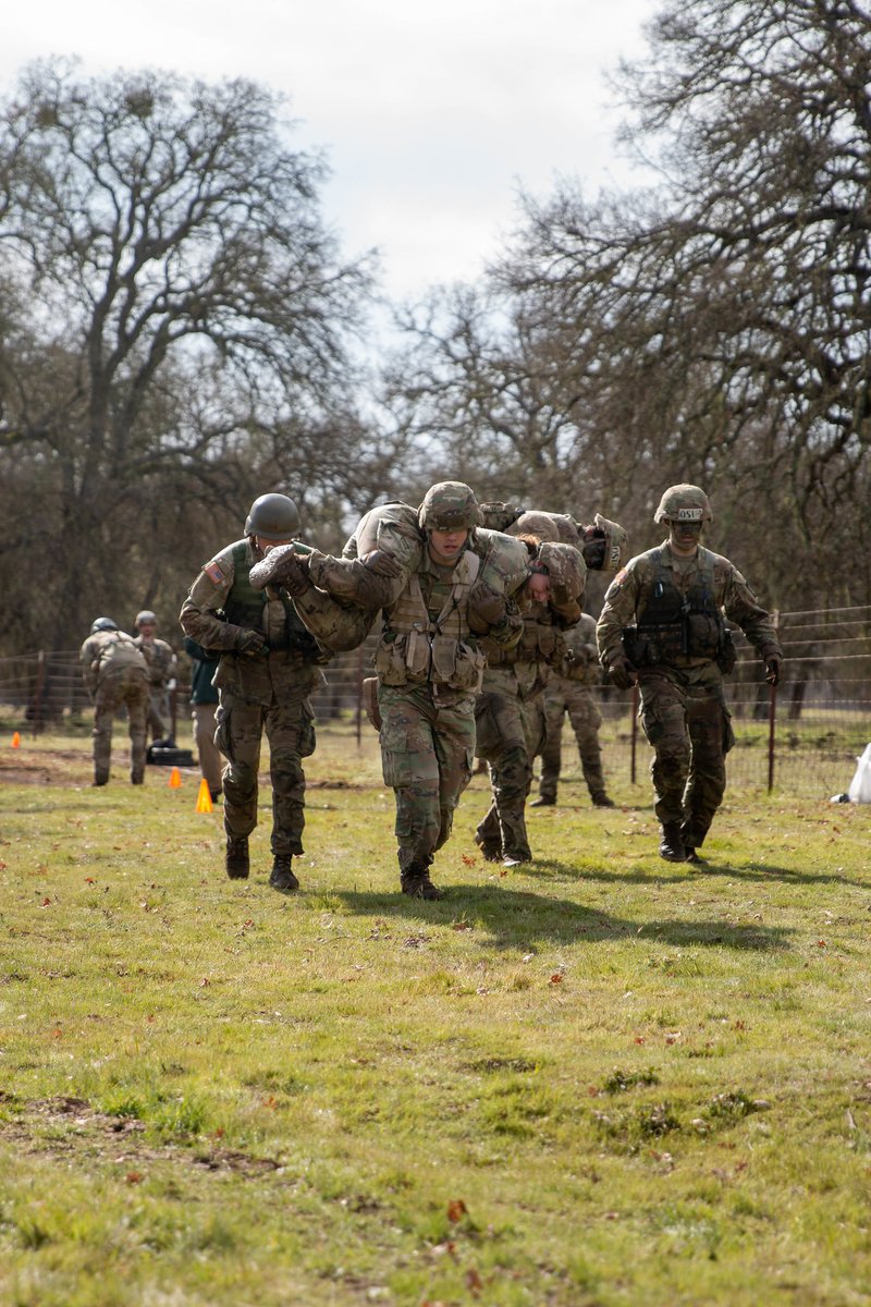 8BDEArmyROTC's tweet image. We are ONE MONTH out from the 2026 Sandhurst Military Skills Competition hosted by @WestPoint_USMA on May 1st &amp;amp; 2nd. 🤯 

Learn more about the military skills Cadets learn in #ArmyROTC at the 🔗 in our bio. 💪 

📸 Kailyn Heck

#RoadToSandhurst | #UCSantaBarbara | #UHManoa