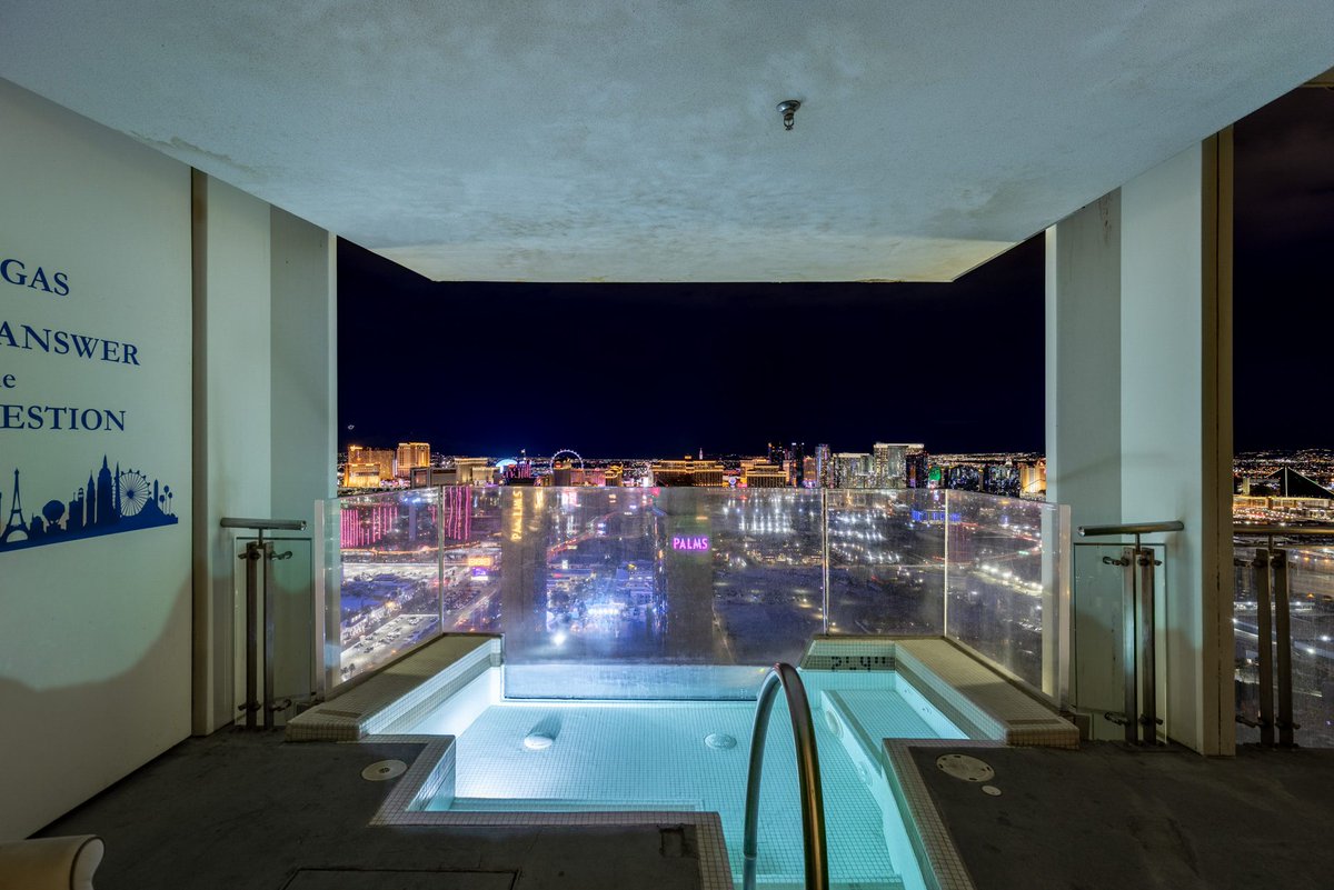 LXRYEstates's tweet photo. Perched high above the city on the 57th floor of Palms Place, this penthouse delivers panoramic Strip views and a rare private outdoor spa. Renovated beyond its original design, the residence offers 3 bedrooms, 2.5 baths, and 2 primary suites.
⁠
Palms Place Penthouse #57306⁠ https://t.co/qVyEG19DmJ
