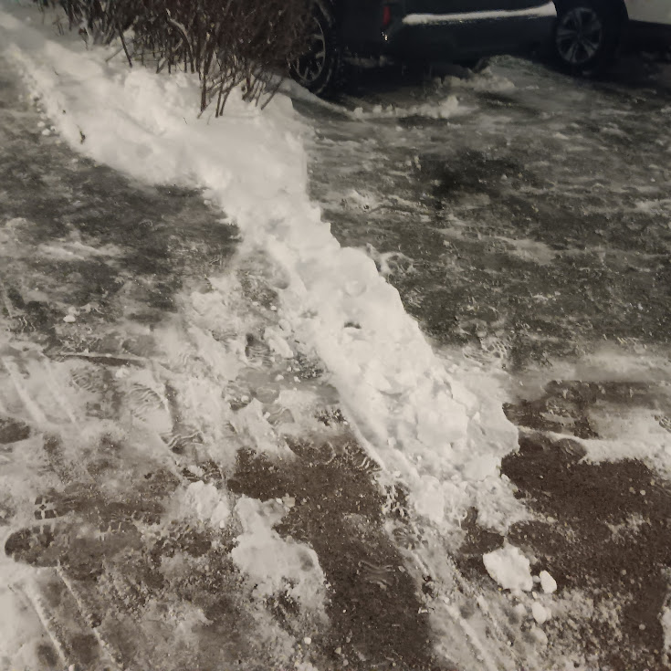 CJPDoyle's tweet image. Hah! I shoveled the driveway a few hours ago and did a couple of feet into my neighbour's driveway too, he just finished his &amp;amp; pushed this back to the property line LOL! #Strange