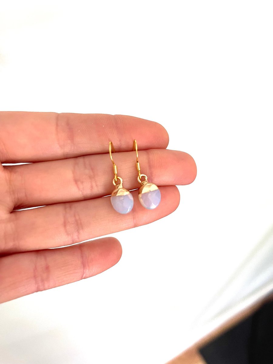 AlicesTreasureb's tweet image. alicesbox.etsy.com/listing/172966… 
14K Gold Opal Earrings 
#OpalEarrings #GoldEarrings #BirthstoneEarrings #HandmadeJewelry #ShopSmall #BuyLocal #etsy #EtsySeller #etsygifts #Etsy #EtsyShop #EtsyFinds