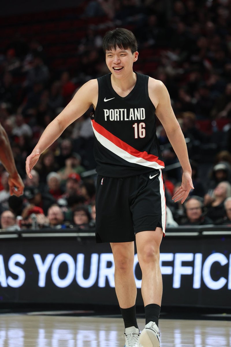 ClutchPoints's tweet photo. The Blazers have been fined $100K for illegal contact with Yang Hansen pre-draft; assistant GMs Mike Schmitz and Sergi Oliva suspended, the NBA announced. https://t.co/gpfpQmB1QU