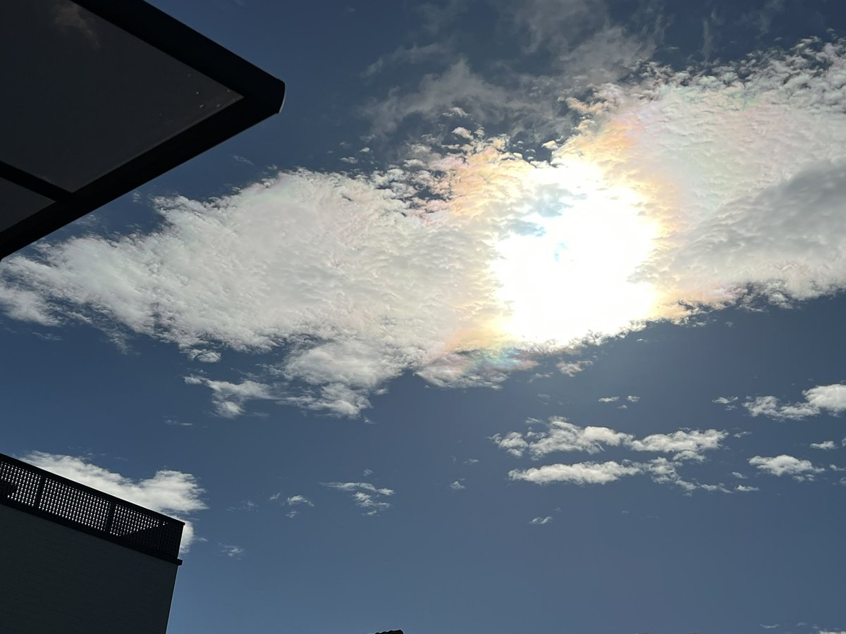 peach1931's tweet photo. こういう日は太陽と雲の粋なお遊びにワクワクする https://t.co/syrK8Xz4PZ