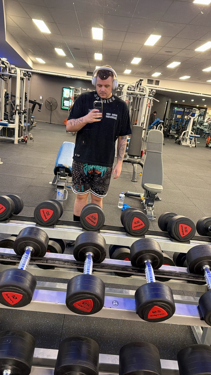 Chargeyy tweet media