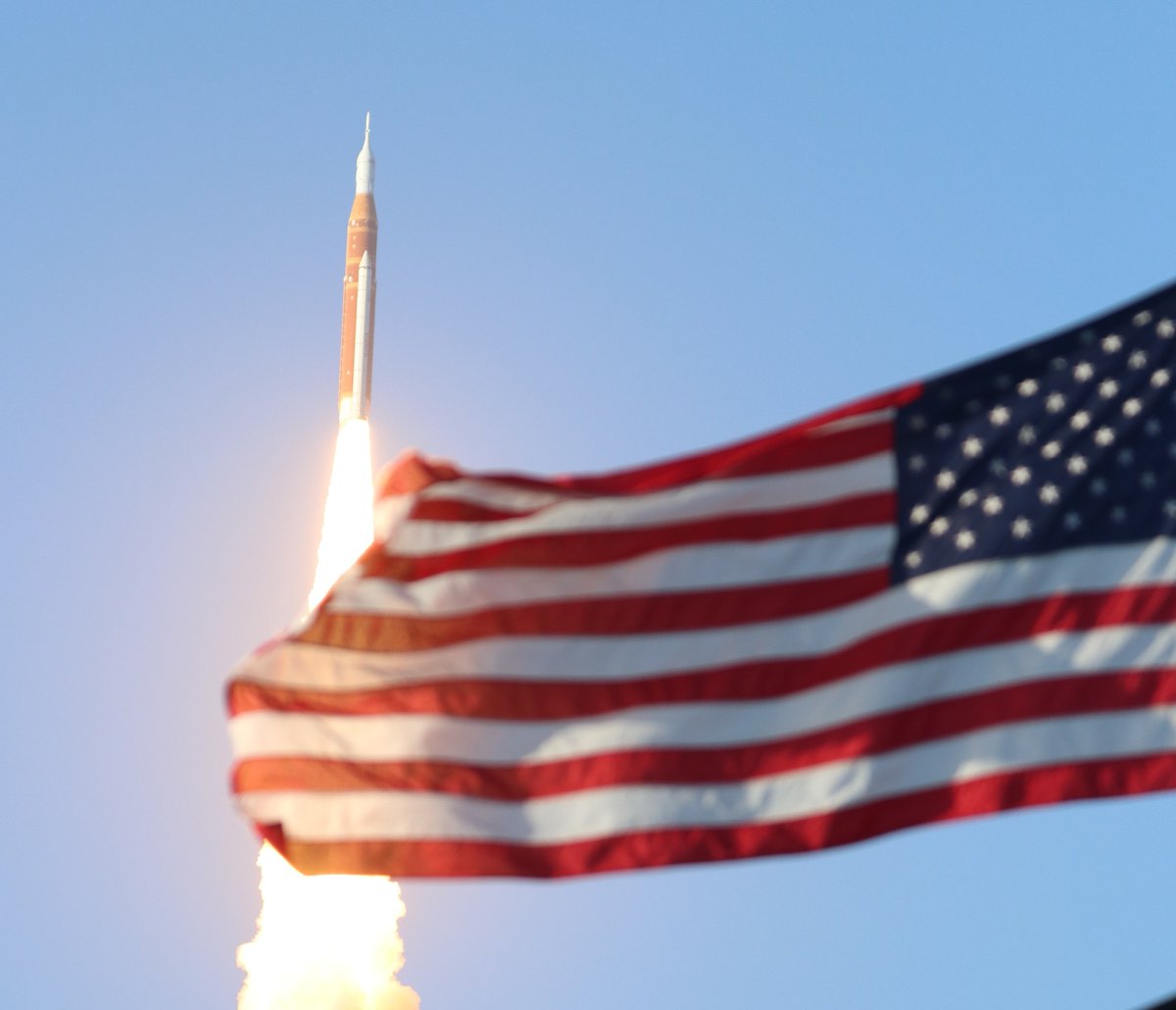 StephenClark1's tweet photo. Artemis II ascends. What a moment as humans head back to the Moon. https://t.co/1jhyKYFhqE