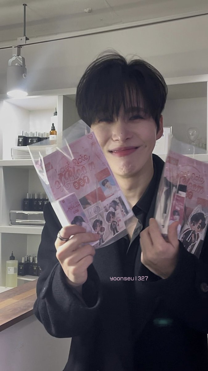 유하ᰔ tweet media