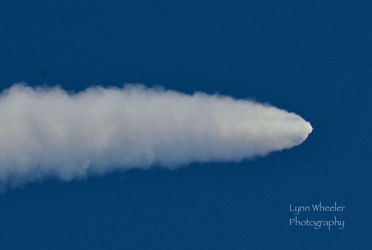 liamswx's tweet image. Absolutely incredible captures of today’s historic @NASAArtemis launch from Cape Canaveral, FL! Video credit to Lynn Wheeler. @NASA @NASAKennedy @BILLWALSHTV @spann @weatherchannel #artemis #rocketlaunch #artemislaunch