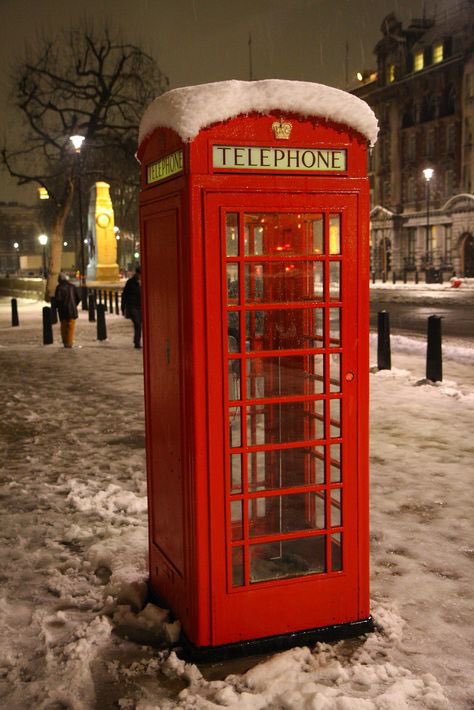 No Context Brits tweet media