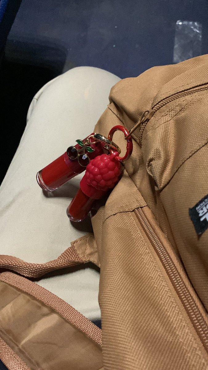OAllmeida's tweet photo. Minha mochila 😬🥴 https://t.co/T0LbjN2A8N