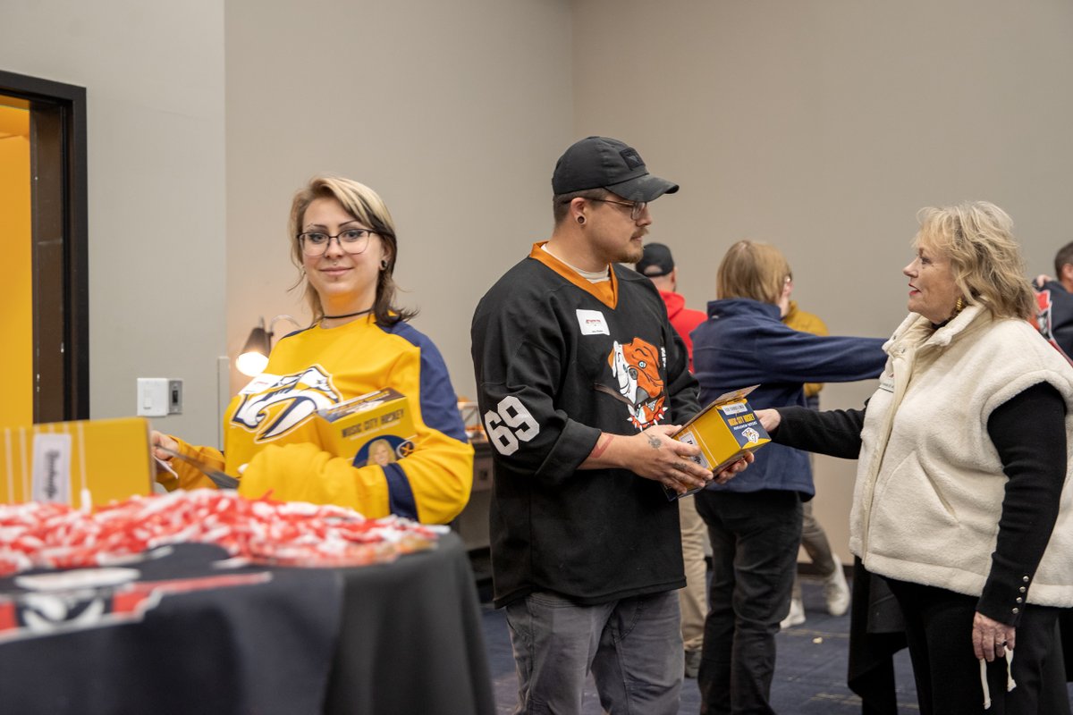 APSUAlumni's tweet photo. Join fellow Govs on Wednesday, April 13 for a night at Bridgestone Arena! Tickets are $51 and include a private pre-game reception &amp; section 320 seats for Preds vs. San Jose Sharks!

Learn more and claim your tickets: https://t.co/TIfjyyPOTU

#GovsForLifeExperience | @austinpeay https://t.co/NMd5a9LBVn