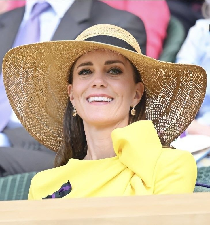RobinLKing3rd's tweet photo. #PrincessOfWales #Fashion #Catherine #Beauty #Kindness #Brains and #FutureQueen #LadyInYellow https://t.co/4NTT5SMHoS