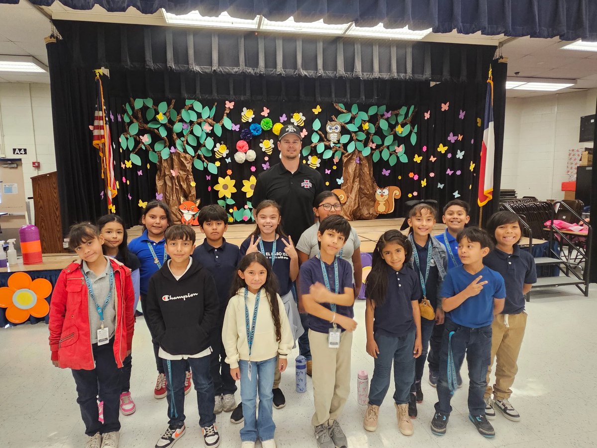 SunriseMtnEPISD's tweet photo. Huge thank you to Coach Elliott from Irvin High School for pumping up our 3rd–5th graders for the STAAR test! We appreciate your energy and encouragement! https://t.co/xHj0n3wsS2