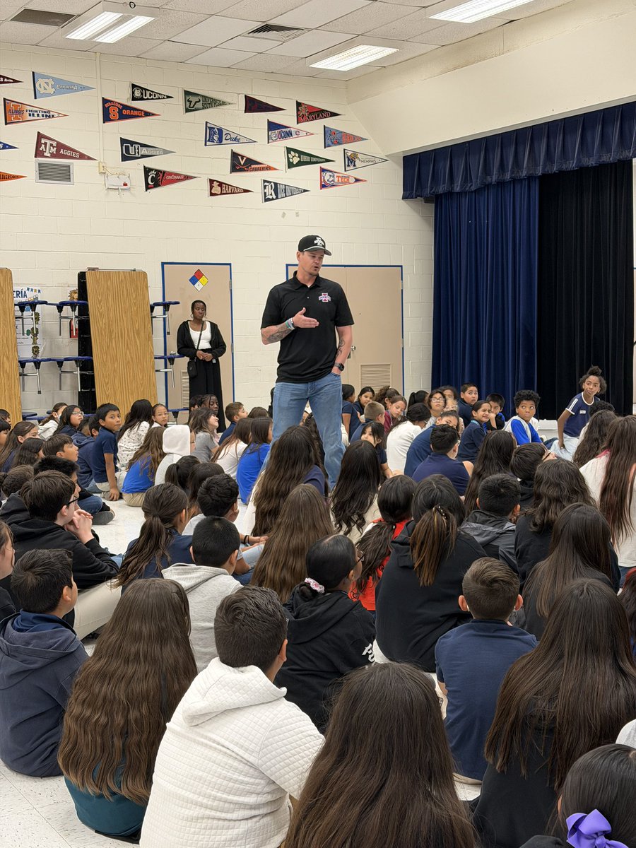 SunriseMtnEPISD's tweet photo. Huge thank you to Coach Elliott from Irvin High School for pumping up our 3rd–5th graders for the STAAR test! We appreciate your energy and encouragement! https://t.co/xHj0n3wsS2