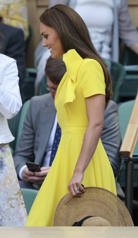 RobinLKing3rd's tweet photo. #PrincessOfWales #Fashion #Catherine #Beauty #Kindness #Brains and #FutureQueen #LadyInYellow https://t.co/4NTT5SMHoS