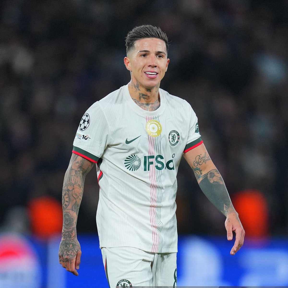 إنزو فيرنانديز: "أنا أؤمن بالخرافات، أرتدي نفس الملابس الداخلية في جميع المباريات."