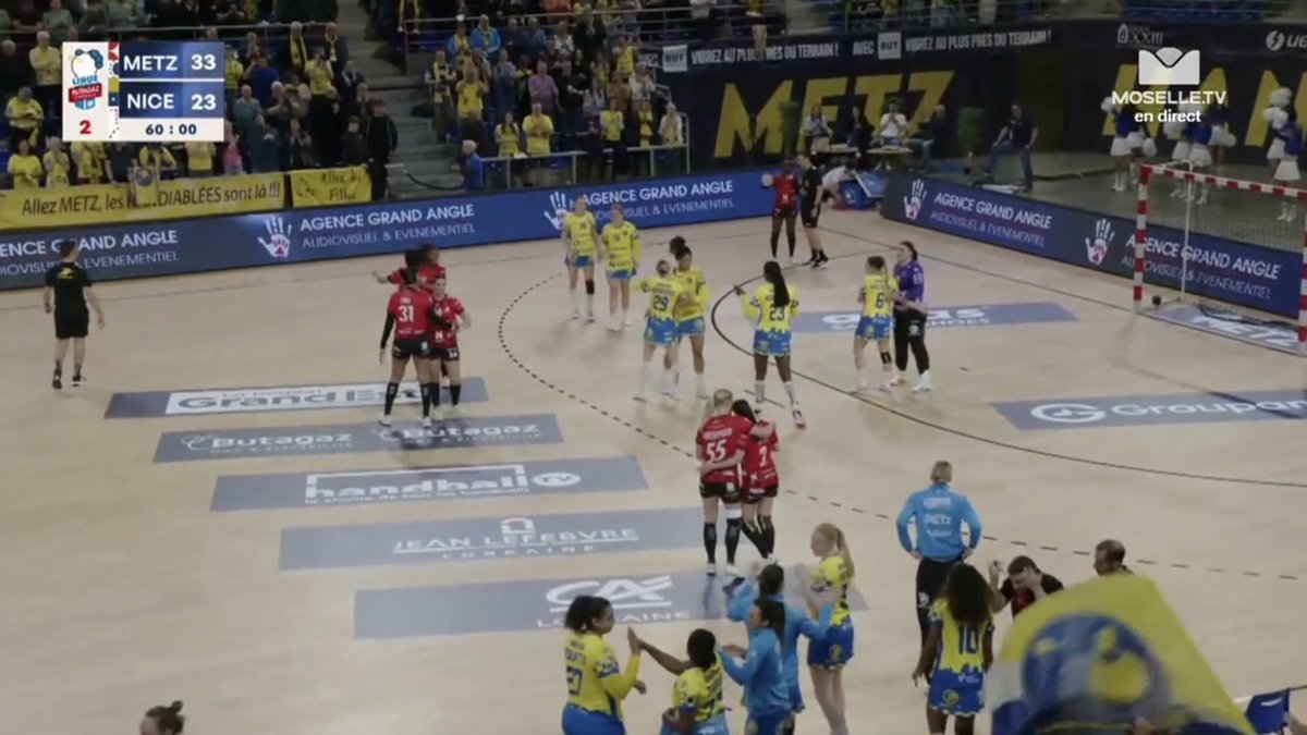 CounteaOmni's tweet photo. C'est terminé aux Arènes.
Les Aiglonnes s'inclinent 33-23.
Bon retour, bon rétablissement à tous et comme dit avant la rencontre :
𝑺𝒊𝒂𝒏 𝒎𝒂𝒊 𝒆𝒎𝒃𝒆 𝒗𝒂𝒖𝒕𝒓𝒆! ❤️🖤
#NissaNacioun https://t.co/XASViDBebj