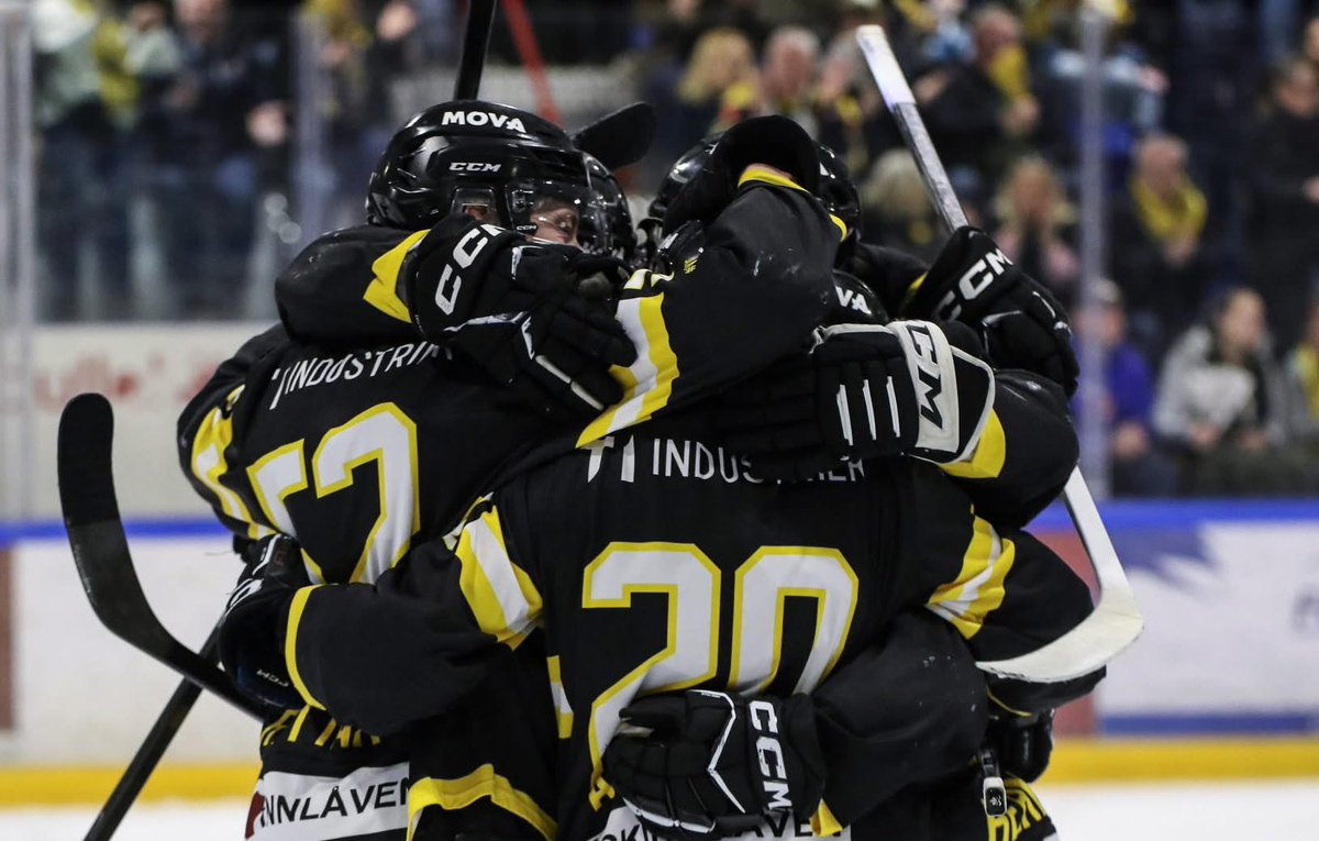 nitten_no's tweet photo. 🎉  Ringerike Panthers-veteran Dennis Rytter avgjør på overtid i kamp fem mot @gjovikhockey og sender laget til @ehlnoo neste sesong⤴️

📸 Sofie A. Kitterød https://t.co/XzTZZ7obQx