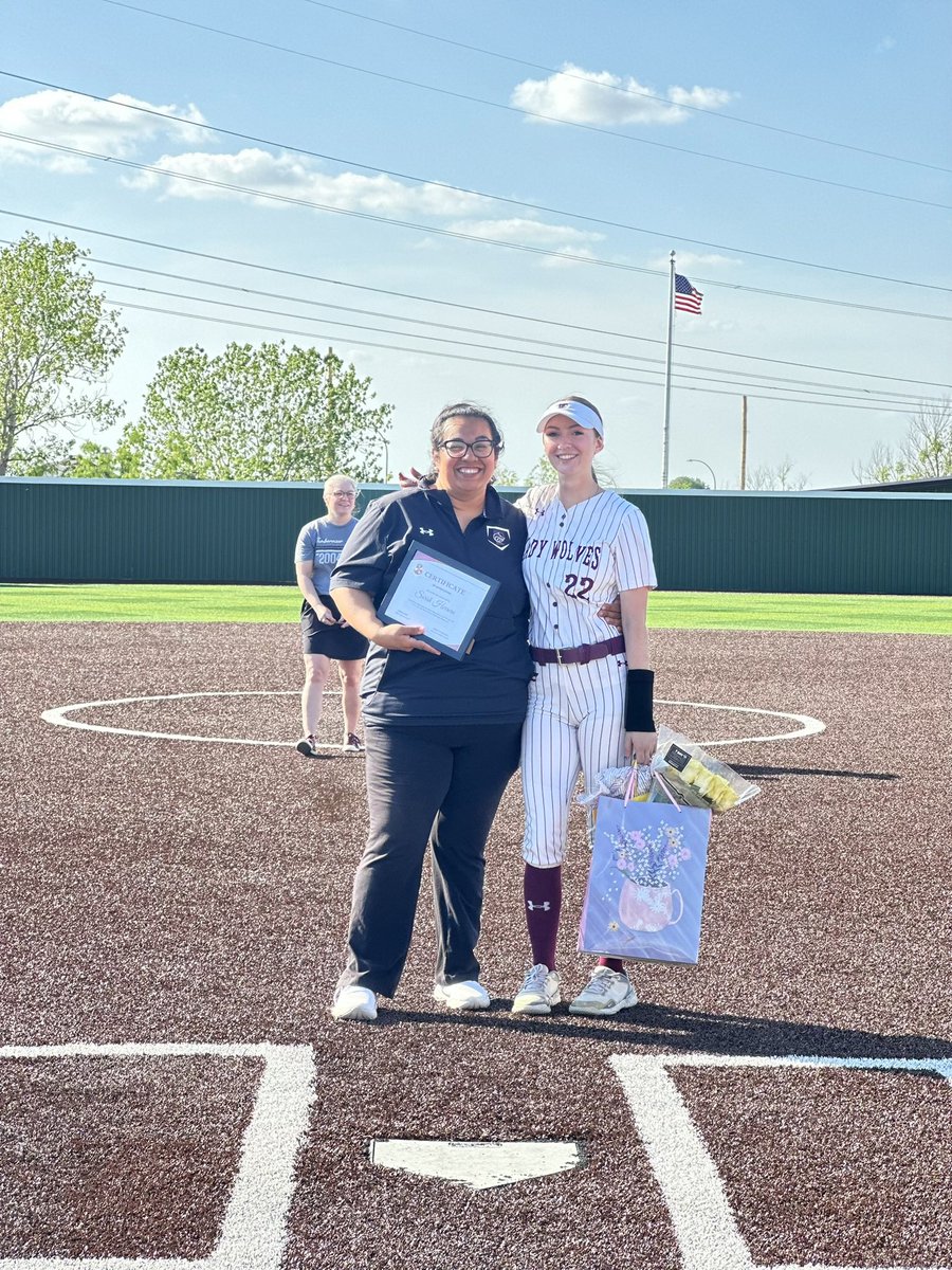 CoachSarahH08's tweet photo. I have been honored to be chosen by her not once but 2X for Teacher Appreciation Day! Jaslyn, thank you for being a huge part of my why! Love you kid! https://t.co/ekFNBOfvsn