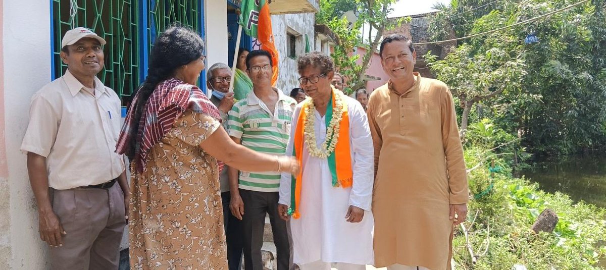 PrasenjitOFC's tweet photo. On 01.04.2026, BJP #State_Committee_Member &amp; Incharge of Diamond Harbour (DH) District , Shri #Prasenjit_Bhowmik was present during Door to Door program at Ward no 5,6 &amp; 19 of Budge Budge Mandal 1 of Budge Budge AC under DH District
@sunilbansalbjp @amitmalviya @SamikBJP https://t.co/udtO8sz08c
