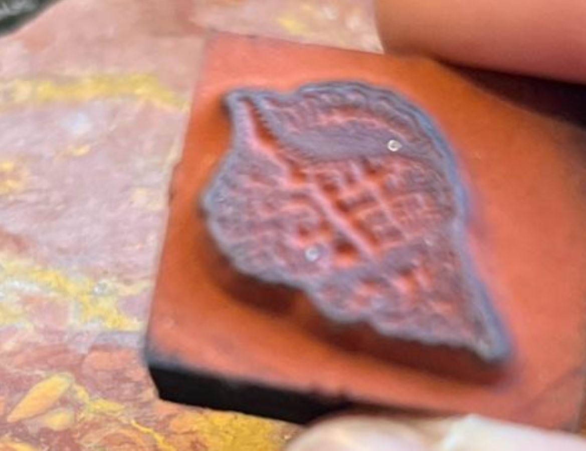 RetroChalet's tweet photo. So this little vintage rubber conch seashell stamped needs a new home. So cute . Cleaning out my studio . #junkjournaling #scrapbooking #Crafts https://t.co/OCVvk2Mr08