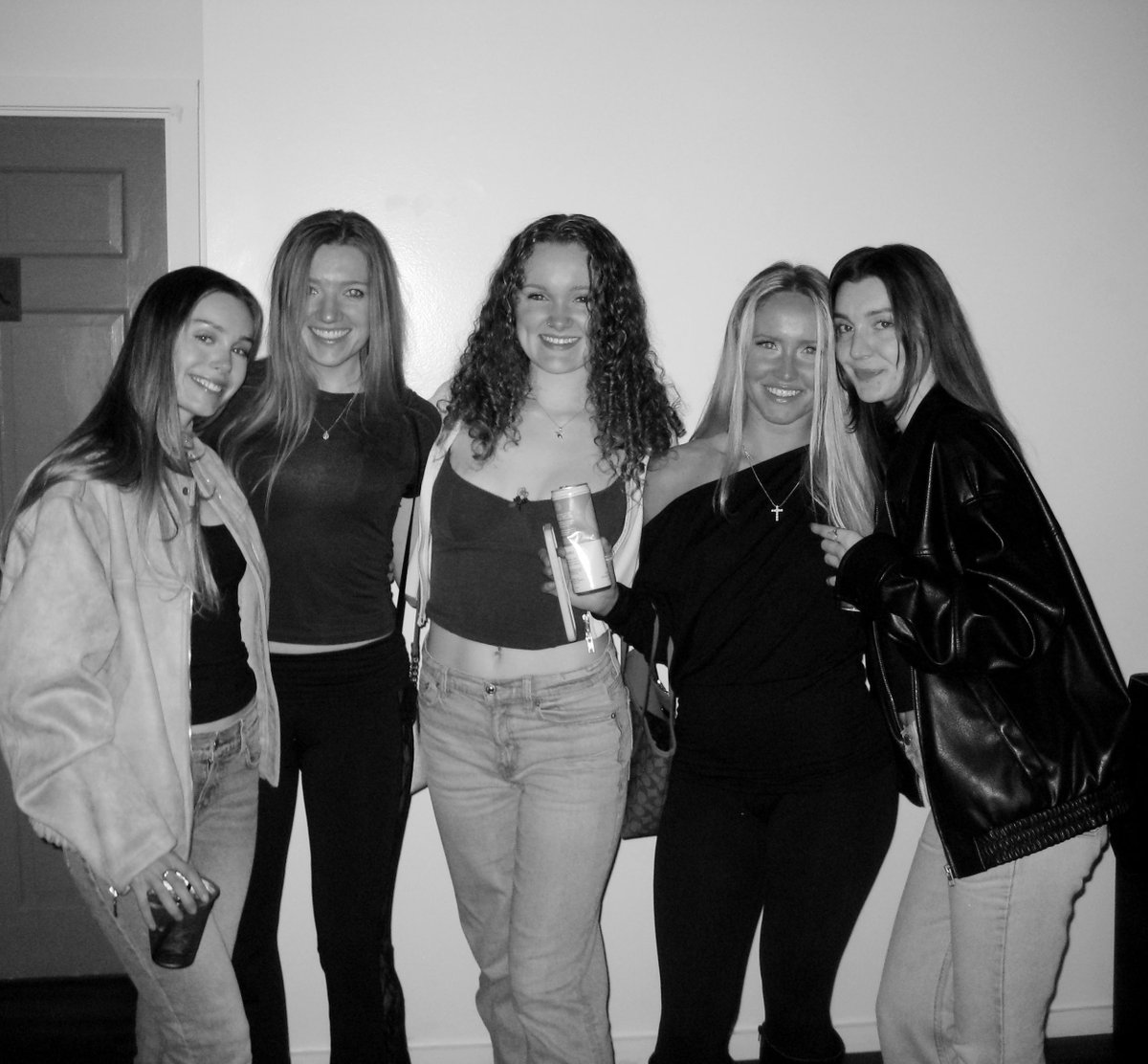 taylor 🧜🏻‍♀️ tweet media