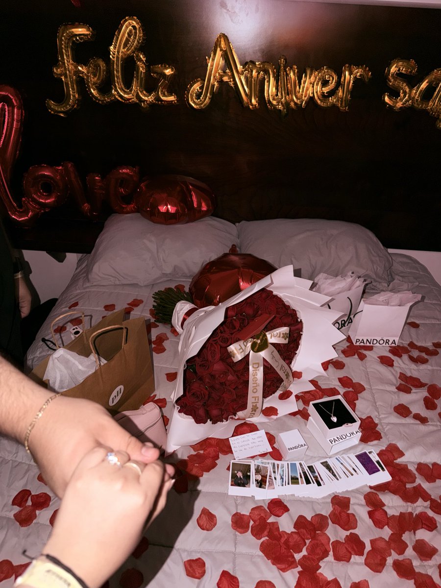 Janethvele's tweet photo. Promesa💍
Siempre sí a tu ladito mi amorcito❤️
Feliz aniversario♾️❤️ @VladiiMV https://t.co/0HqEmTlHxN