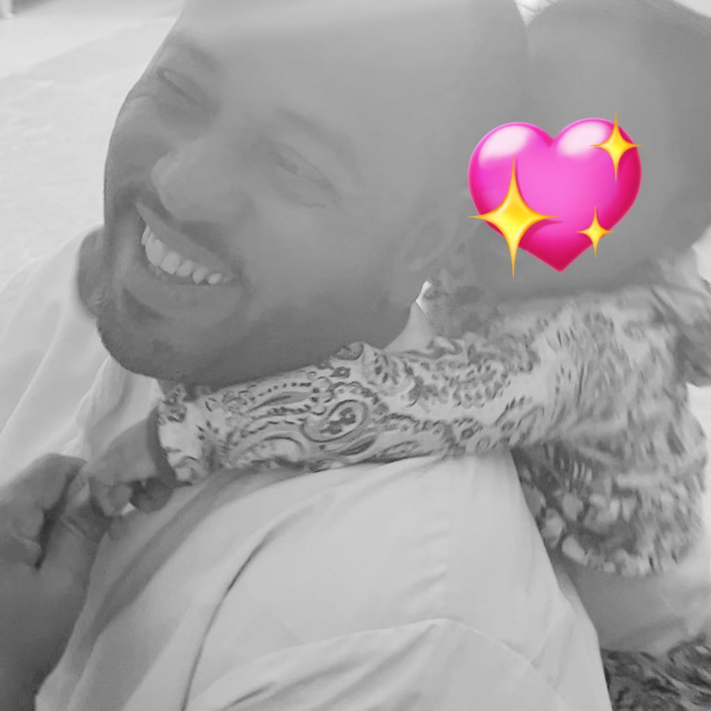 pvtahed's tweet photo. موقف ما بنساه فحياتي يوم طالعه من المغسل شايفه ابوي كنت فقمه الانهيار مسكتني وحده قالت عهد ابوش الله يحبه قادر ياخذه وهو كله ذنوب ومعاصي لكن الله خذه طاهر منقى وكل مرضه كان تكفير ورفعه له وكل يوم بعد وفاته اشوف كيف الناس تذكره بخيره واخلاقه الله يجعلهم شاهدين لك حبيبي يوم الحساب https://t.co/QxdTyAqyQT