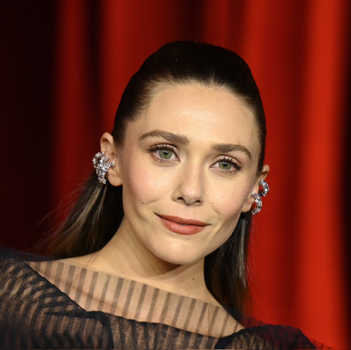 Elizabeth Olsen Updates tweet media