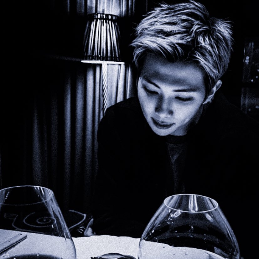 nsingcard's tweet photo. ㅤㅤ POV: você conquistou um vampiro tatuador que adora passar um tempo de qualidade e dar presentes, que não sabe se expressar bem mas compensa com atitudes, ama vinho, doces, animações antigas, descobrir músicas novas e é capaz de fazer tudo por você. ㅤㅤ https://t.co/ARWJaAJo9p