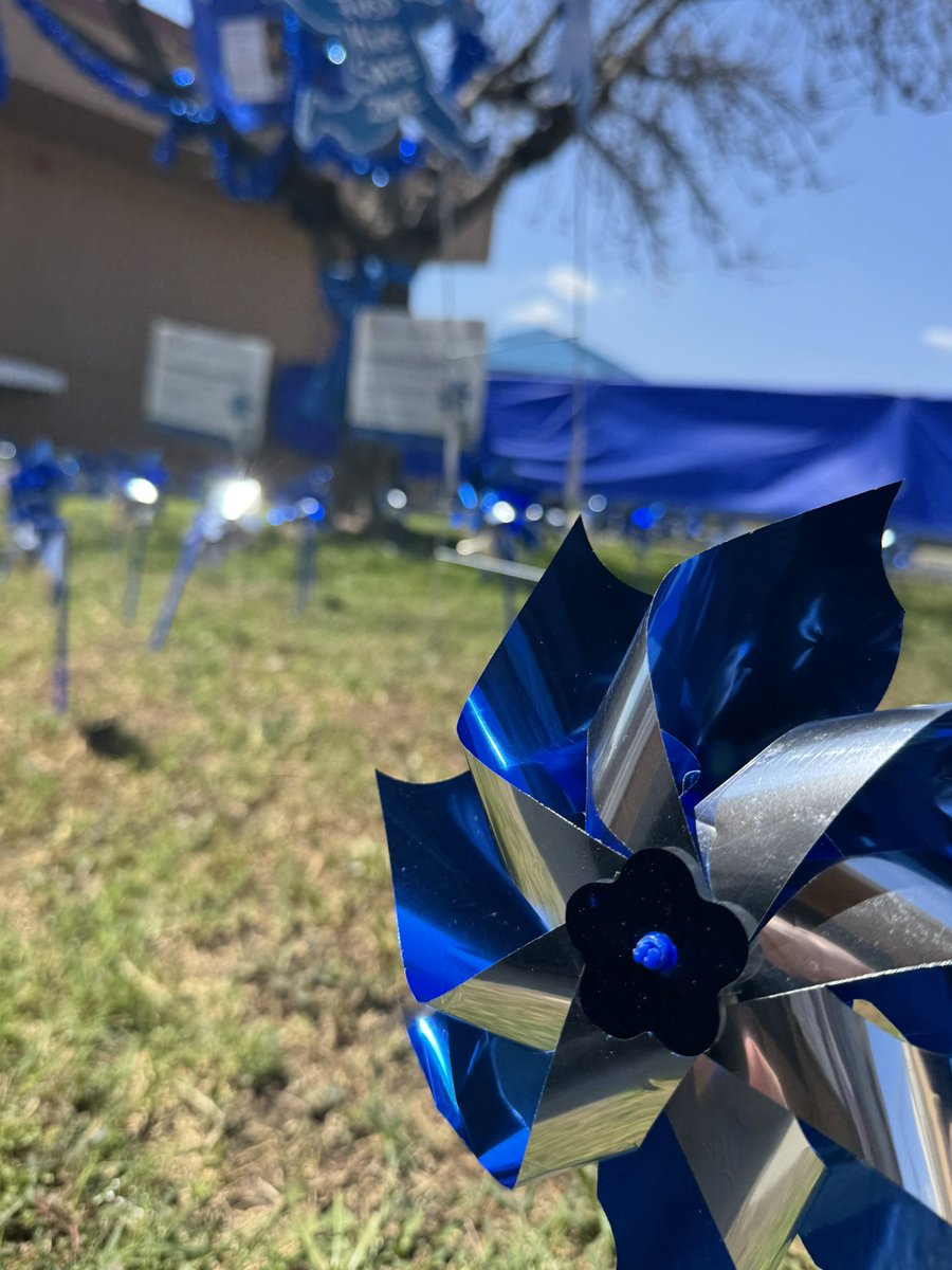 FontanaLearning's tweet image. Sporting blue with the Early Education Department to celebrate Child Abuse Prevention Month! 💙 It's everyone's job to ensure that children are safe. #EveryChildMatters #WeBelieveInFUSD 🤓