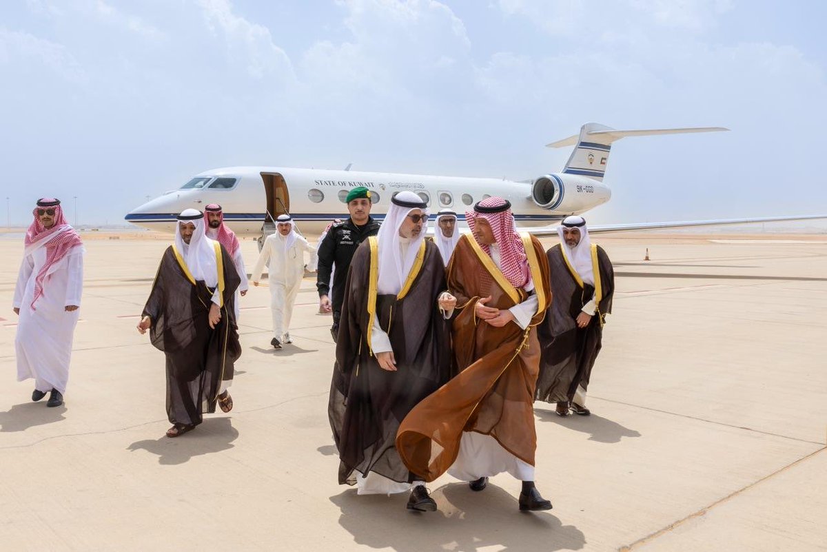 وزير خارجية الكويت يصل إلى السعودية في زيارة رسمية 