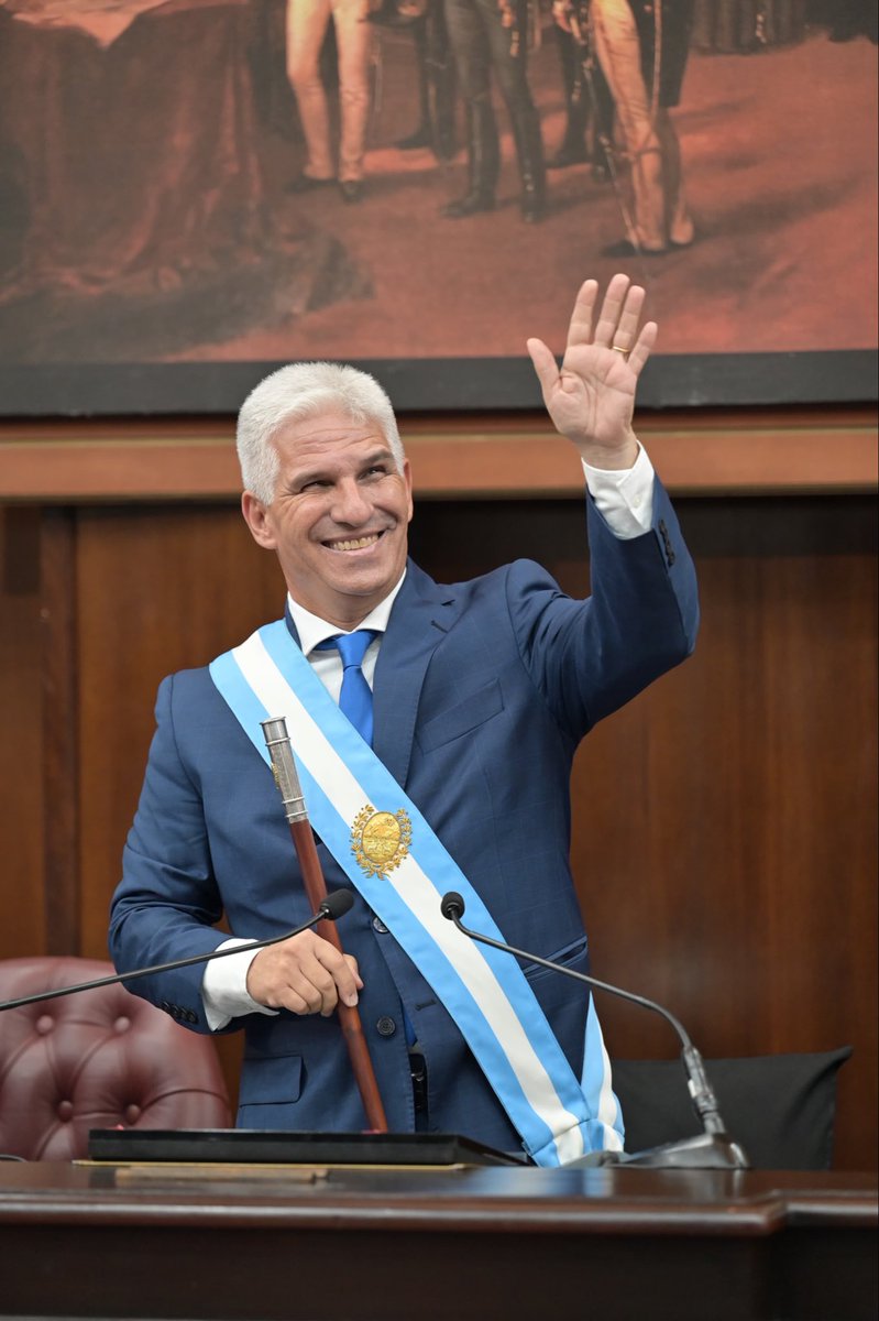 Está mañana inauguramos las Sesiones Ordinarias 2026 de la Legislatura Provincial. Compartí con la Asamblea Legislativa un mensaje de “FUTURO”: 1) EDUCACIÓN, 2) REFORMA CONSTITUCIONAL y 3) PLANES ESTRATÉGICOS DE AGUA y ENERGÍA
