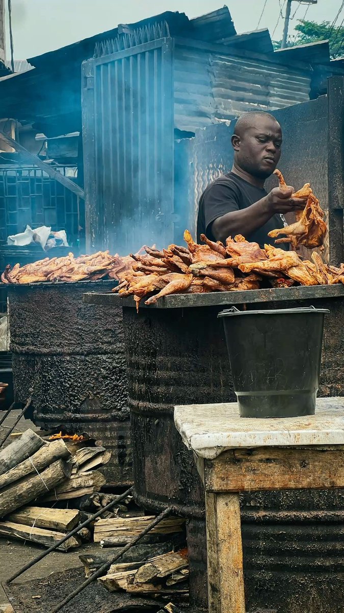 vahphor's tweet photo. This is Mallam Bashiru, a roasted chicken seller in the Lekki area. According to local legend, he has been running this business for over 10 years. Many say that through selling chicken, he has acquired farmland, over 40 cows, and other valuable assets. Some claim people act like br0kers here, but when they return to their villages, they are completely different. Is this the kind of work people have been engaging in lately?
