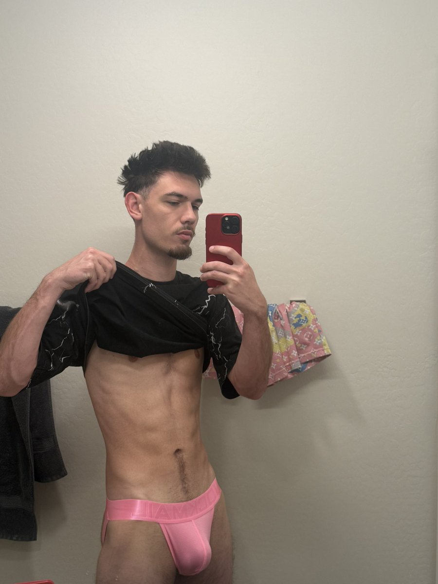 shanesvip's tweet photo. If you’re 🏳️‍🌈 rate me 1-10 https://t.co/0U4Tw46Wyq